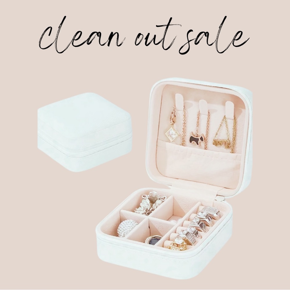 SALE ‼️ Travel Size Jewelry Box